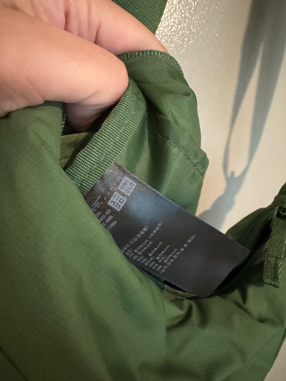 Uniqlo Green Crescent Crossbody Sling Bag - Picture 2 of 3